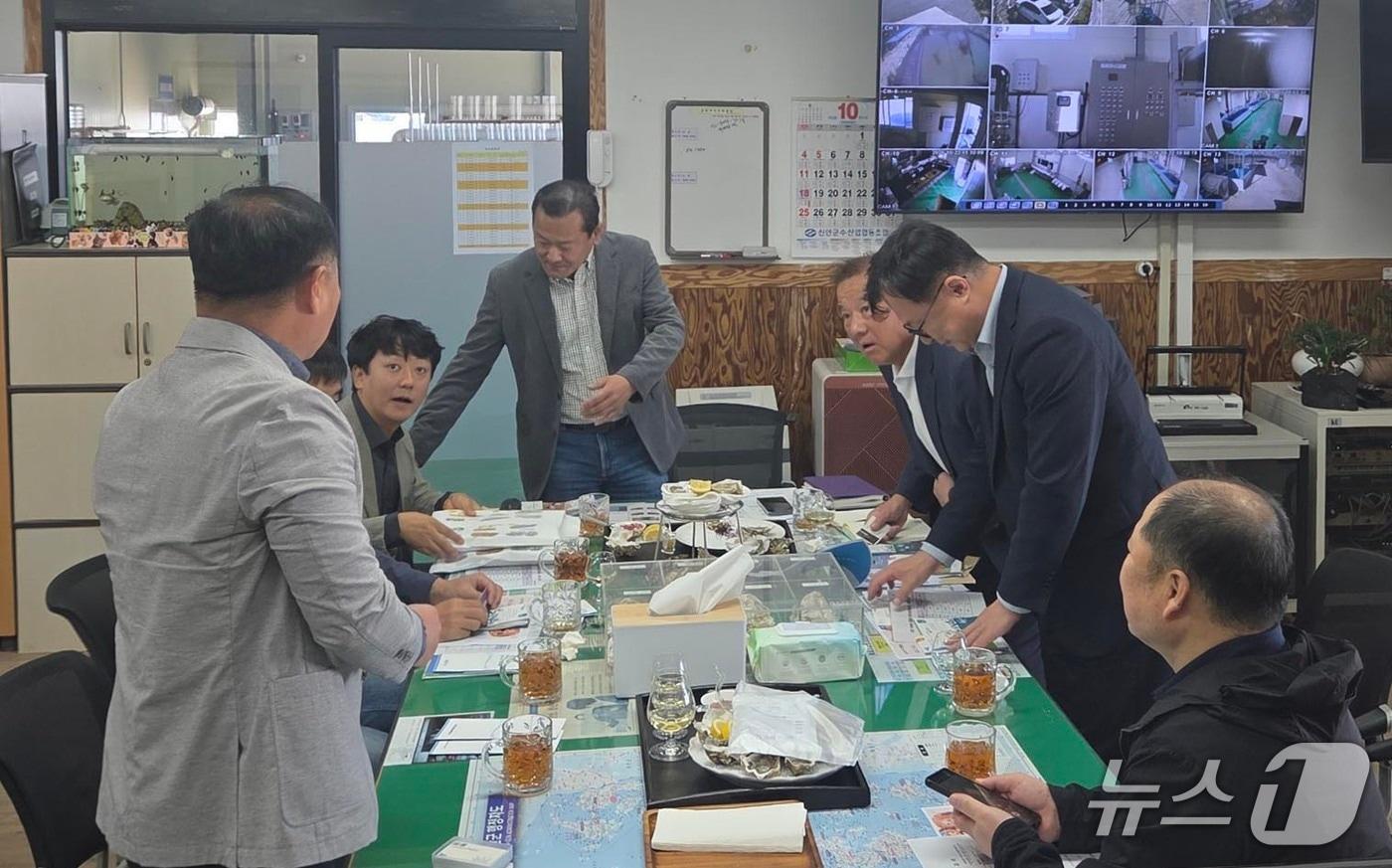 본문 이미지 - 신안 삼배체굴 수출 논의.(신안군 제공, 재배포 및 DB 금지) /뉴스1