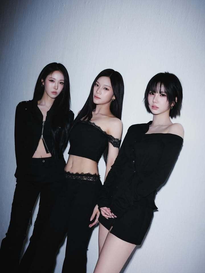 본문 이미지 - 은하·신비·엄지 SNS