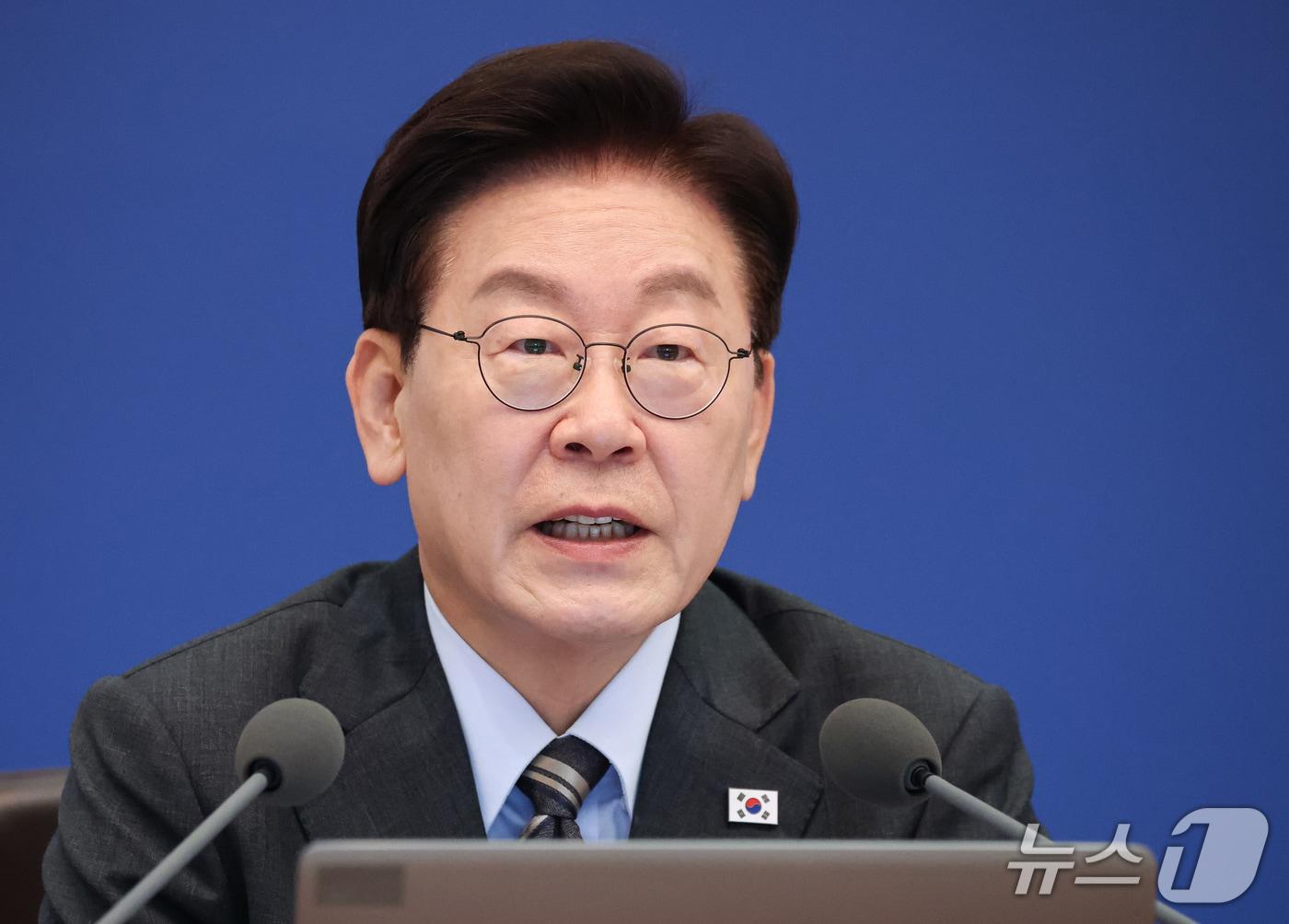 본문 이미지 - 이재명 대통령이 27일 청와대에서 열린 국무회의에서 발언을 하고 있다. (청와대통신사진기자단) 2026.10.27 ⓒ 뉴스1 이재명 기자