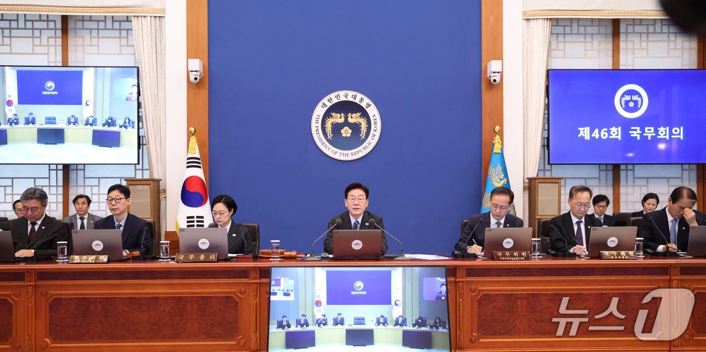 본문 이미지 - 이재명 대통령이 27일 청와대에서 열린 국무회의에서 발언을 하고 있다. (청와대통신사진기자단) 2026.10.27 ⓒ 뉴스1 이재명 기자