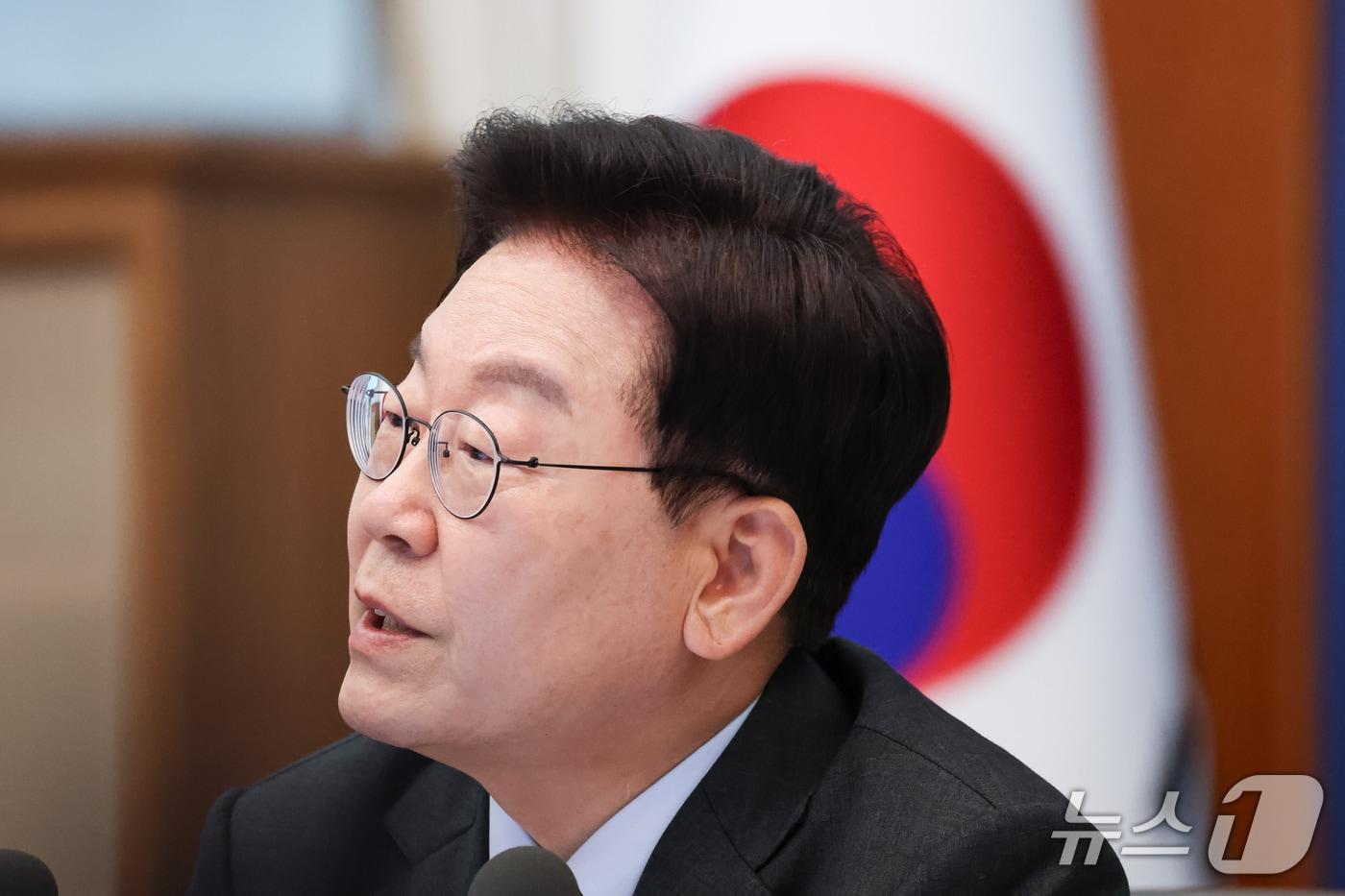 본문 이미지 - 이재명 대통령이 27일 청와대에서 열린 국무회의에서 발언을 하고 있다. (청와대통신사진기자단) 2026.10.27 ⓒ 뉴스1 이재명 기자