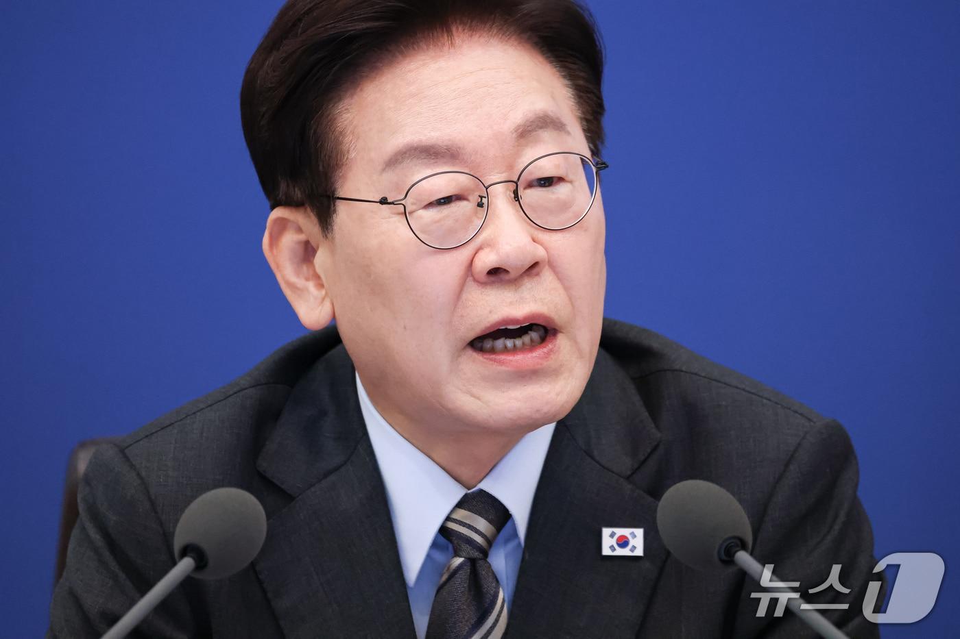 본문 이미지 - 이재명 대통령이 27일 청와대에서 열린 국무회의에서 발언을 하고 있다. (청와대통신사진기자단) 2026.10.27 ⓒ 뉴스1 이재명 기자