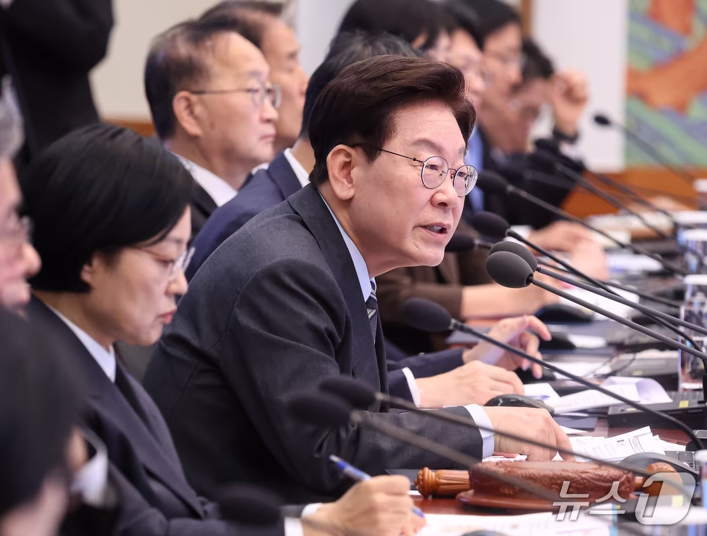본문 이미지 - 이재명 대통령이 27일 청와대에서 열린 국무회의에서 발언을 하고 있다. (청와대통신사진기자단) 2026.10.27 ⓒ 뉴스1 이재명 기자