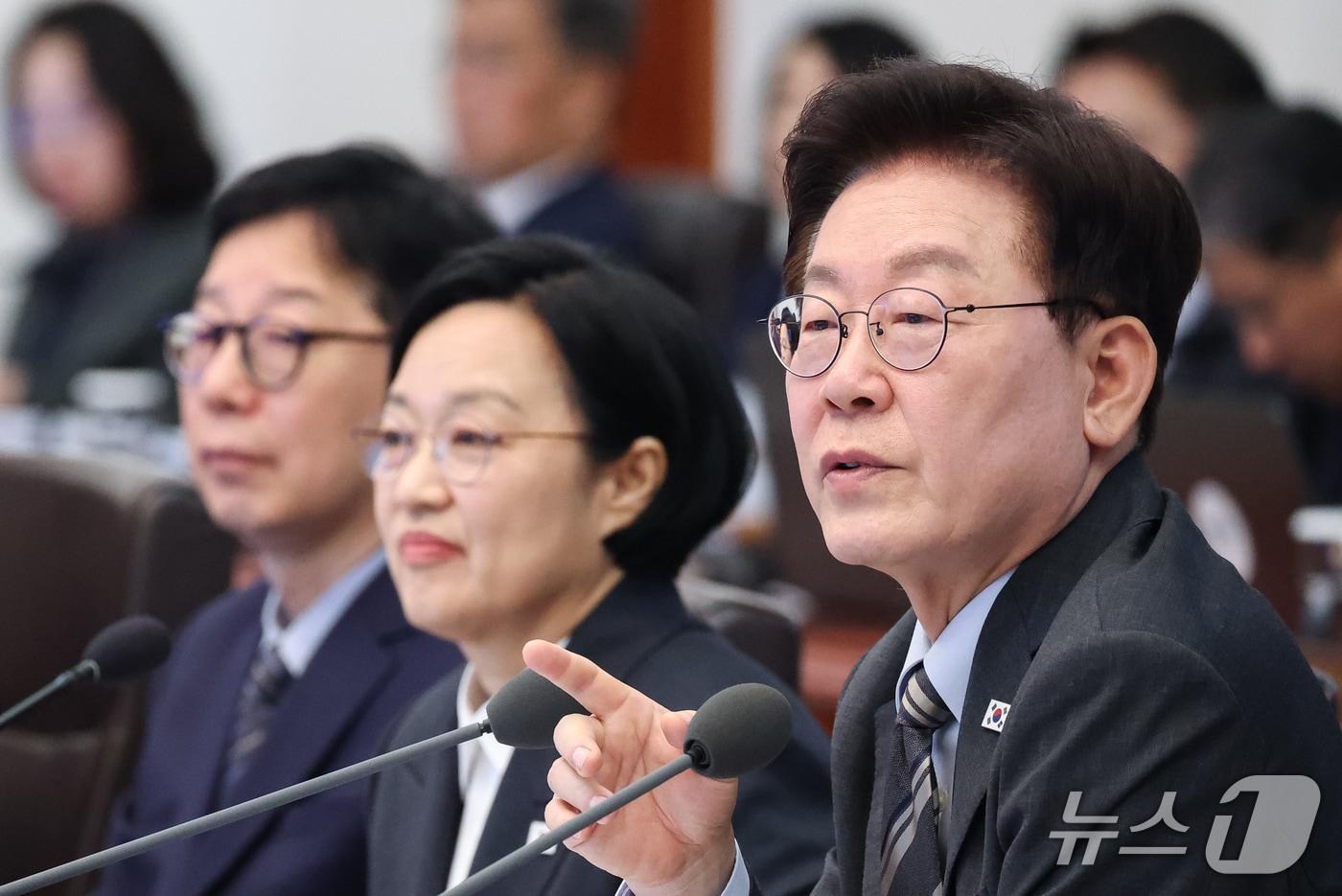 본문 이미지 - 이재명 대통령이 27일 청와대에서 열린 국무회의에서 발언을 하고 있다. (청와대통신사진기자단) 2026.10.27 ⓒ 뉴스1 이재명 기자