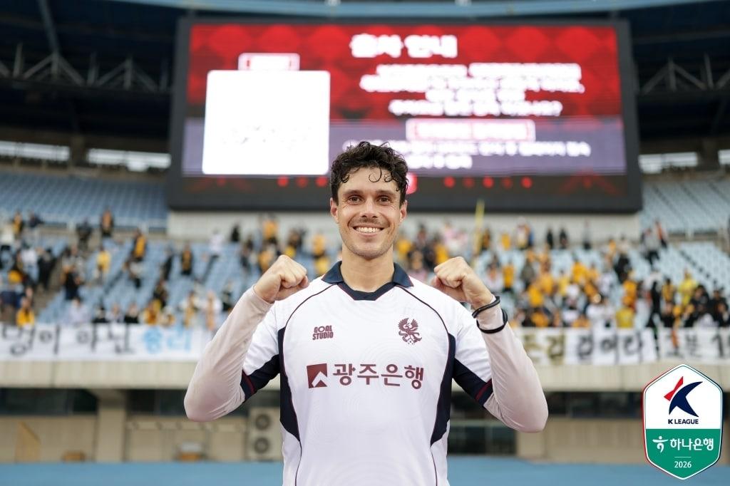 본문 이미지 - K리그1 33라운드 MVP로 뽑힌 아이데일(한국프로축구연맹 제공. 재판매 및 DB금지)