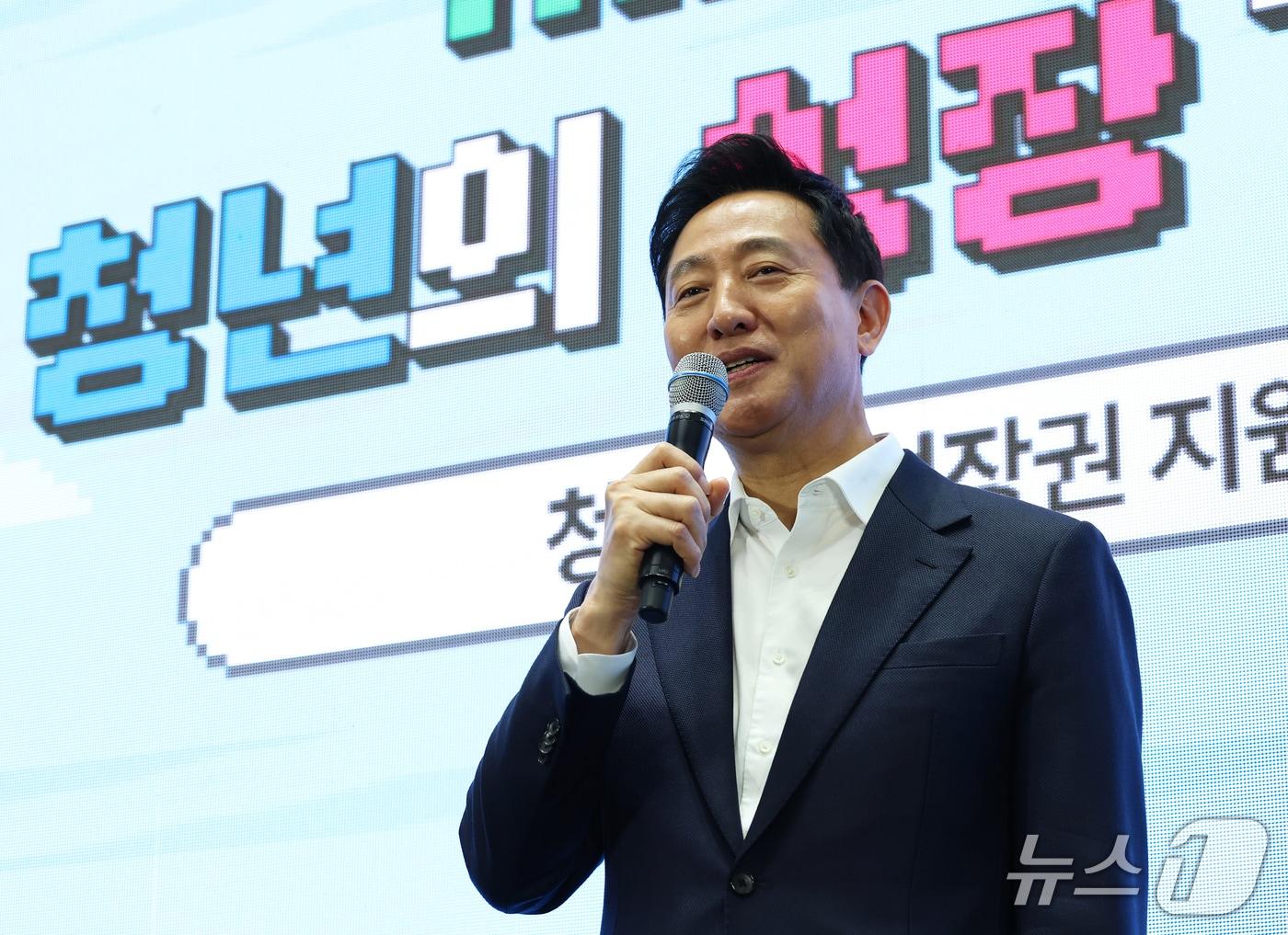 본문 이미지 - 오세훈 서울시장이서울 중구 서울시청 대회의실에서 열린 ‘청년 인공지능(AI) 성장권 오픈 토크' 행사에서 발언하고 있다. 2026.10.27 ⓒ 뉴스1 오대일 기자