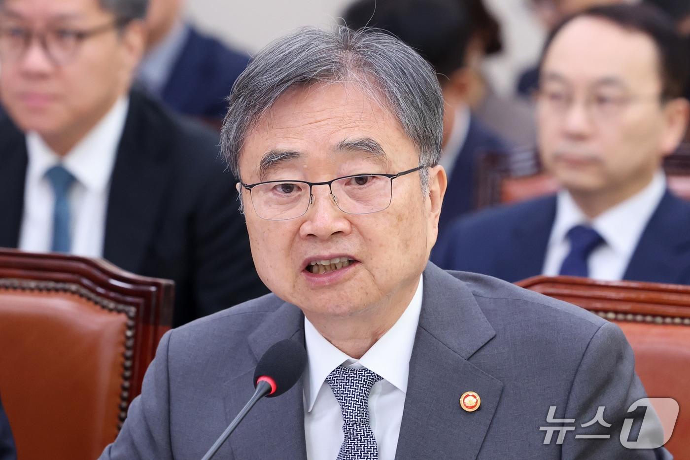 본문 이미지 - 조현 외교부 장관이 27일 서울 여의도 외교통일위원회에서 열린 외교부 등에 대한 국정감사 종합감사에서 의원 질의에 답하고 있다. 2026.10.27 ⓒ 뉴스1 황기선 기자