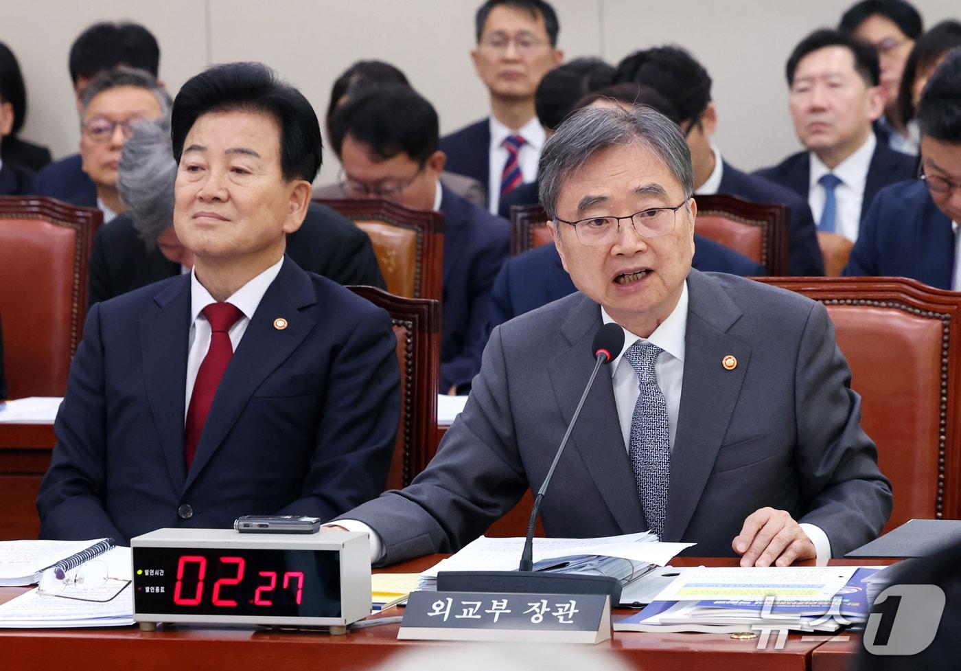 본문 이미지 - 조현 외교부 장관이 27일 서울 여의도 외교통일위원회에서 열린 외교부 등에 대한 국정감사 종합감사에서 의원 질의에 답하고 있다. 2026.10.27 ⓒ 뉴스1 황기선 기자