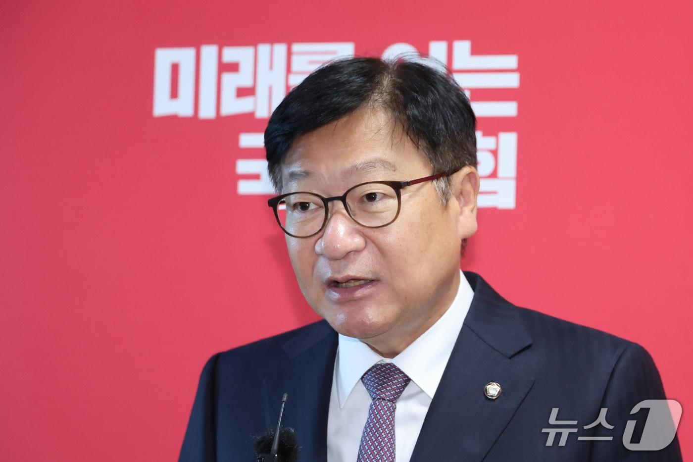 본문 이미지 - 정점식 국민의힘 원내대표가 27일 서울 여의도 국회에서 현안 관련 브리핑을 하고 있다. 2026.10.27 ⓒ 뉴스1 신웅수 기자