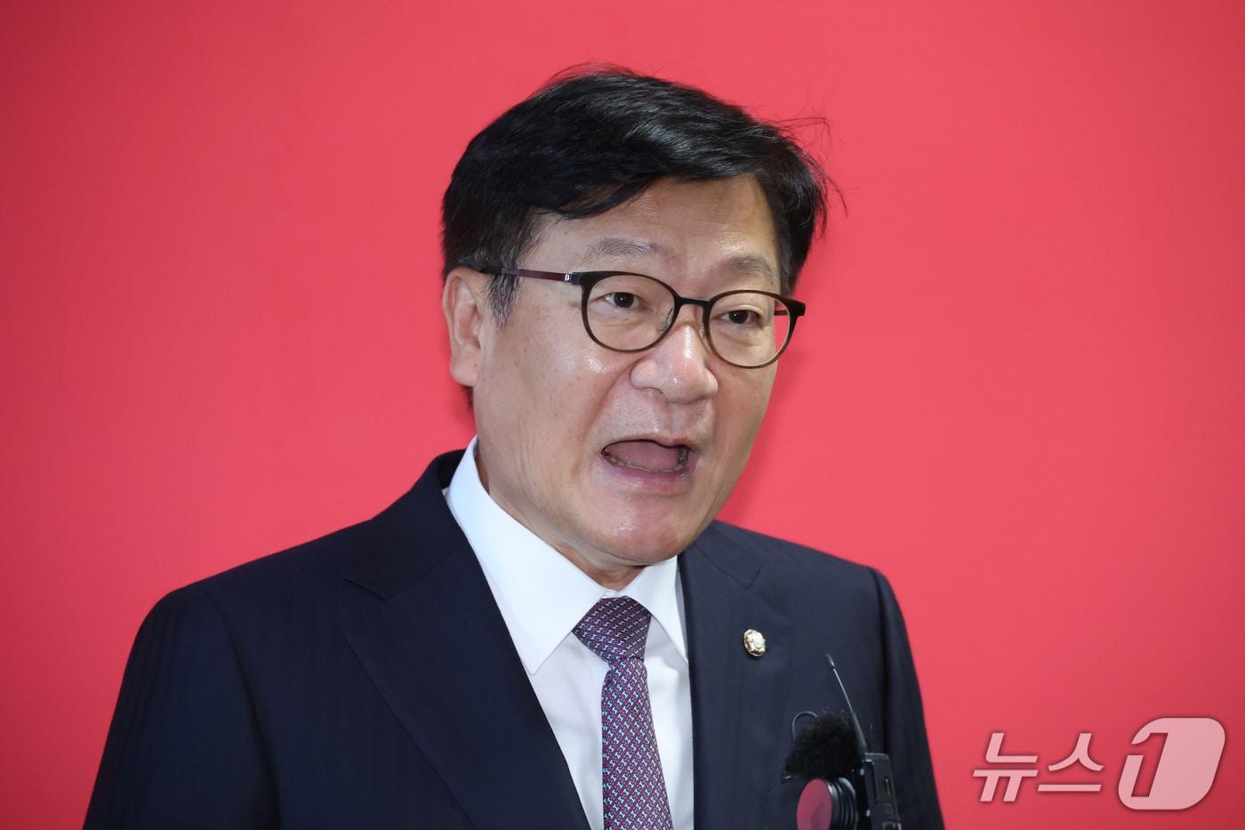 본문 이미지 - 정점식 국민의힘 원내대표가 27일 서울 여의도 국회에서 현안 관련 브리핑을 하고 있다. 2026.10.27 ⓒ 뉴스1 신웅수 기자