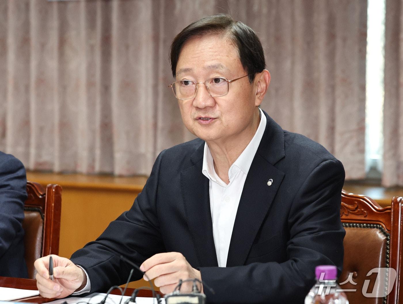 본문 이미지 - 이찬진 금융감독원장이 28일 오전 서울 영등포구 금융감독원에서 열린 8대 은행지주 이사회 의장 조찬 간담회에서 발언하고 있다. 2026.10.28 ⓒ 뉴스1 이종수 기자