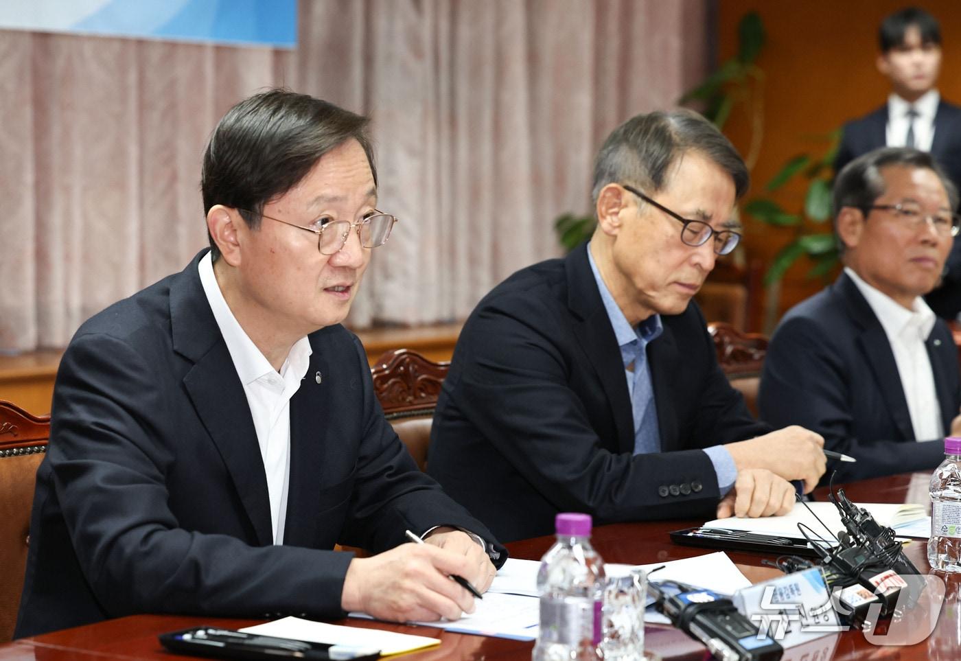 본문 이미지 - 이찬진 금융감독원장이 28일 오전 서울 영등포구 금융감독원에서 열린 8대 은행지주 이사회 의장 조찬 간담회에서 발언하고 있다. 2026.10.28 ⓒ 뉴스1 이종수 기자