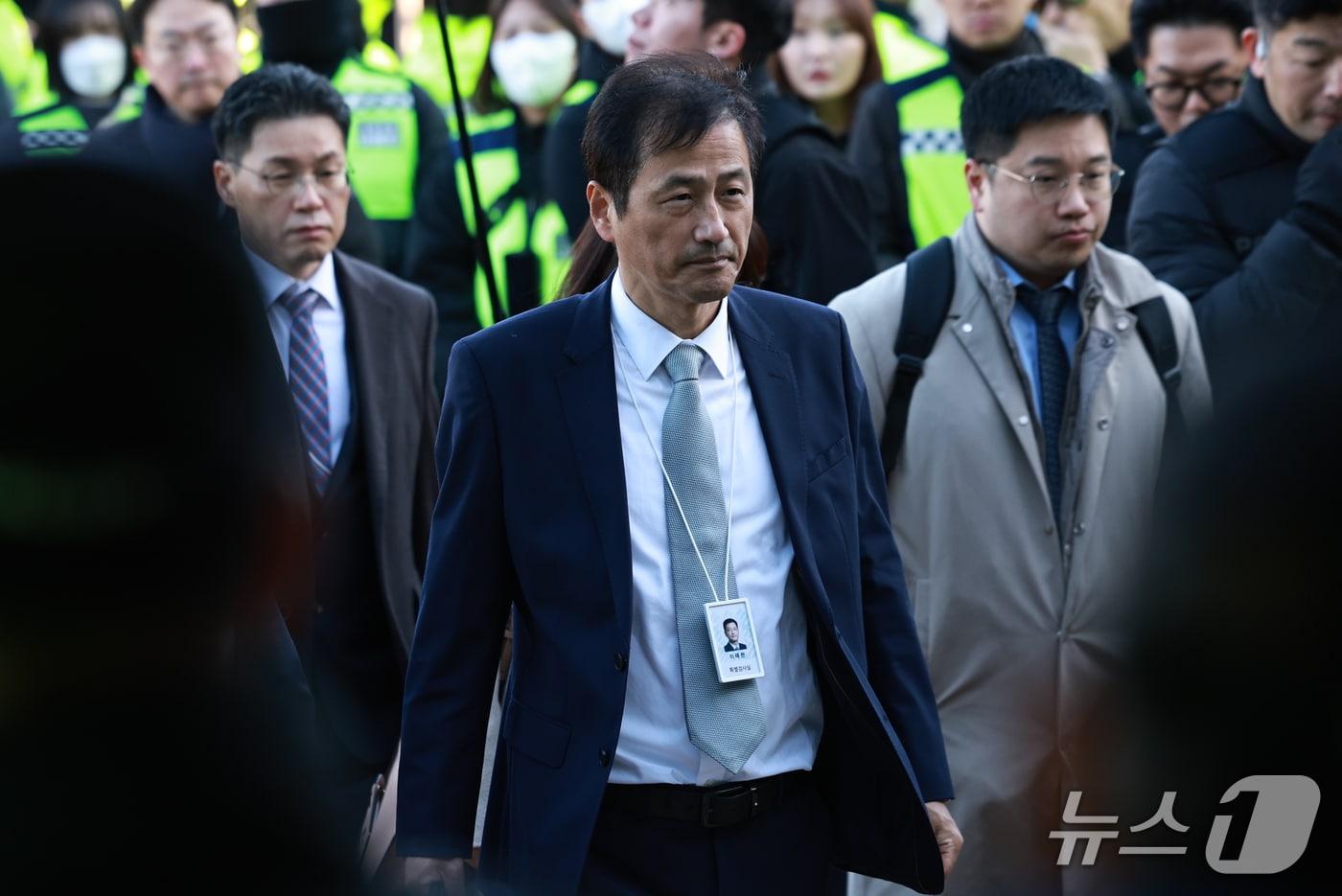 본문 이미지 - 6·3 지방선거 투표용지 부족사태 등을 수사하는 이태한 특별검사가 28일 투표지 247만여장의 위조 여부 등 검증을 위해 서울 송파구 올림픽공원 핸드볼경기장으로 진입하고 있다. 2026.10.28 ⓒ 뉴스1 구윤성 기자