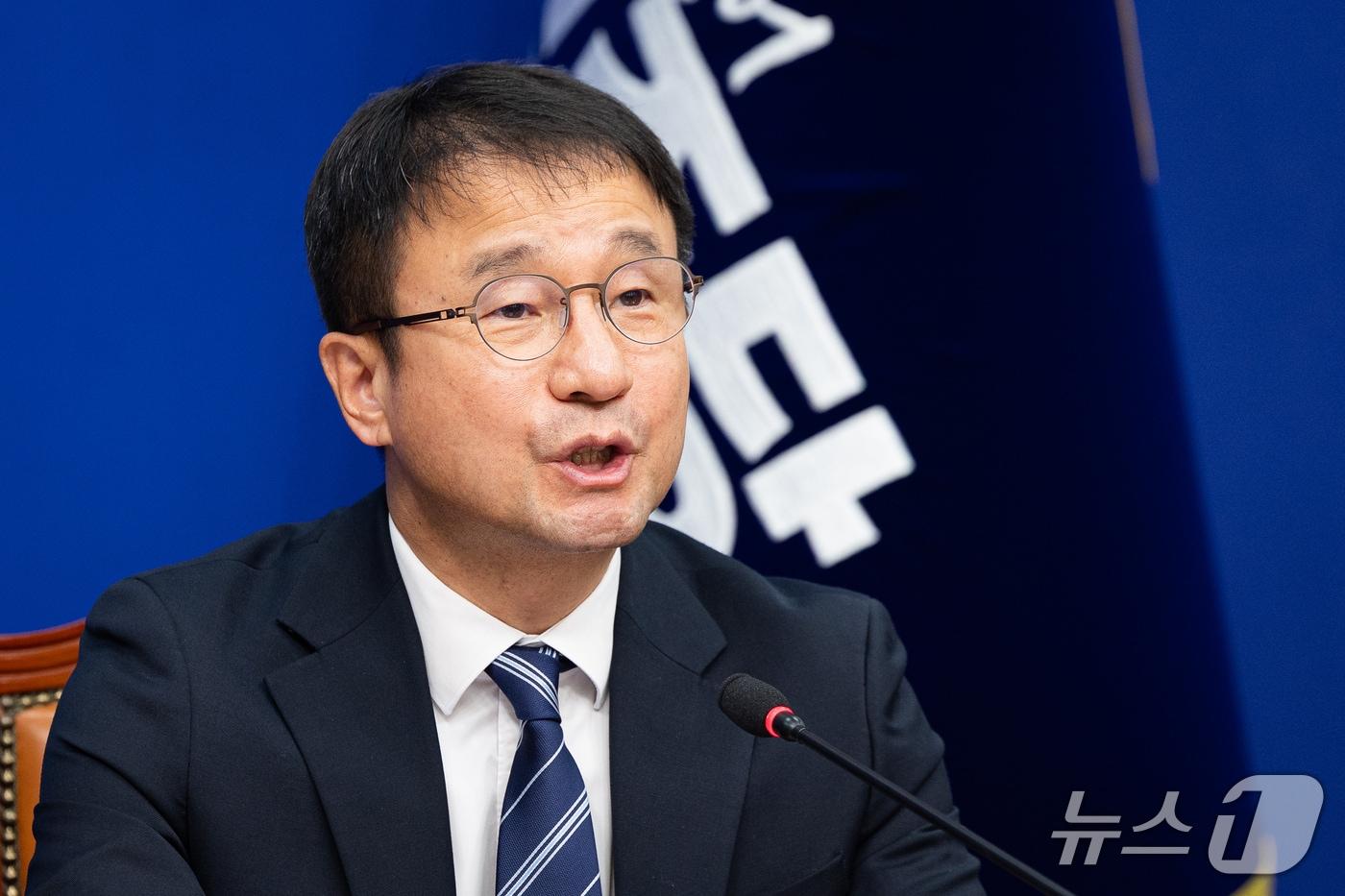 본문 이미지 - 한병도 더불어민주당 원내대표가 28일 서울 여의도 국회에서 열린 최고위원회의에서 발언하고 있다. 2026.10.28 ⓒ 뉴스1 유승관 기자