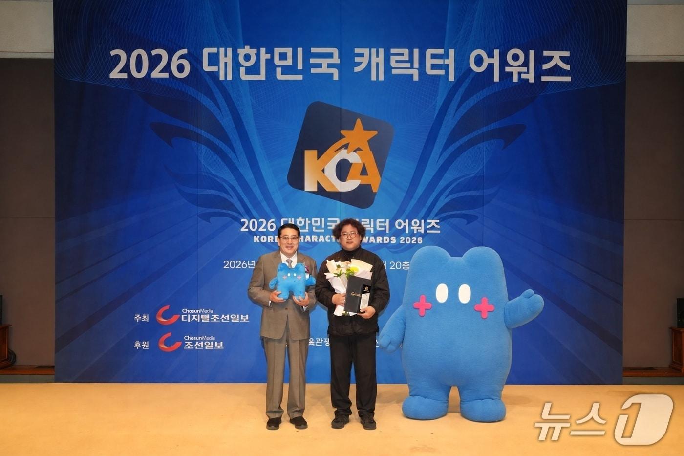 본문 이미지 - 대전보건대학교 대표 캐릭터 '보건이(BOGEONI)'가 디지틀조선일보가 주최한 '제2회 2026 대한민국 캐릭터 어워즈'에서 산업 분야 대표 캐릭터 부문 대상을 수상했다. (대전보건대 제공. 재판매 및 DB금지) /뉴스1