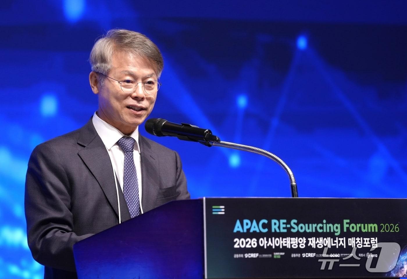 본문 이미지 - 민형배 전남광주통합특별시장이 28일 웨스틴 조선 서울에서 열린 '2026 아시아태평양(APAC) 재생에너지 매칭포럼'에서 기조연설을 하고 있다.(전남광주통합특별시 제공. 재판매 및 DB 금지.) 2026.10.28