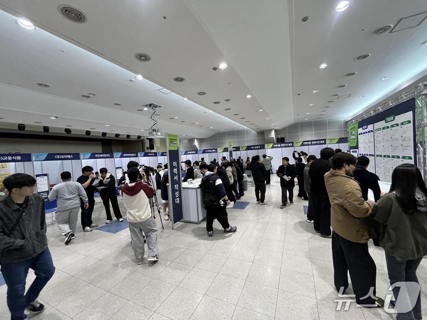 본문 이미지 - 한국폴리텍Ⅳ대학 대전캠퍼스는 28일 교내 나래관 2층 강당에서 재학생과 졸업생, 취업을 희망하는 지역 청년을 대상으로 '2026 JOB 페스티벌'을 개최했다. (한국폴리텍Ⅳ대학 대전캠퍼스 제공. 재판매 및 DB금지) /뉴스1