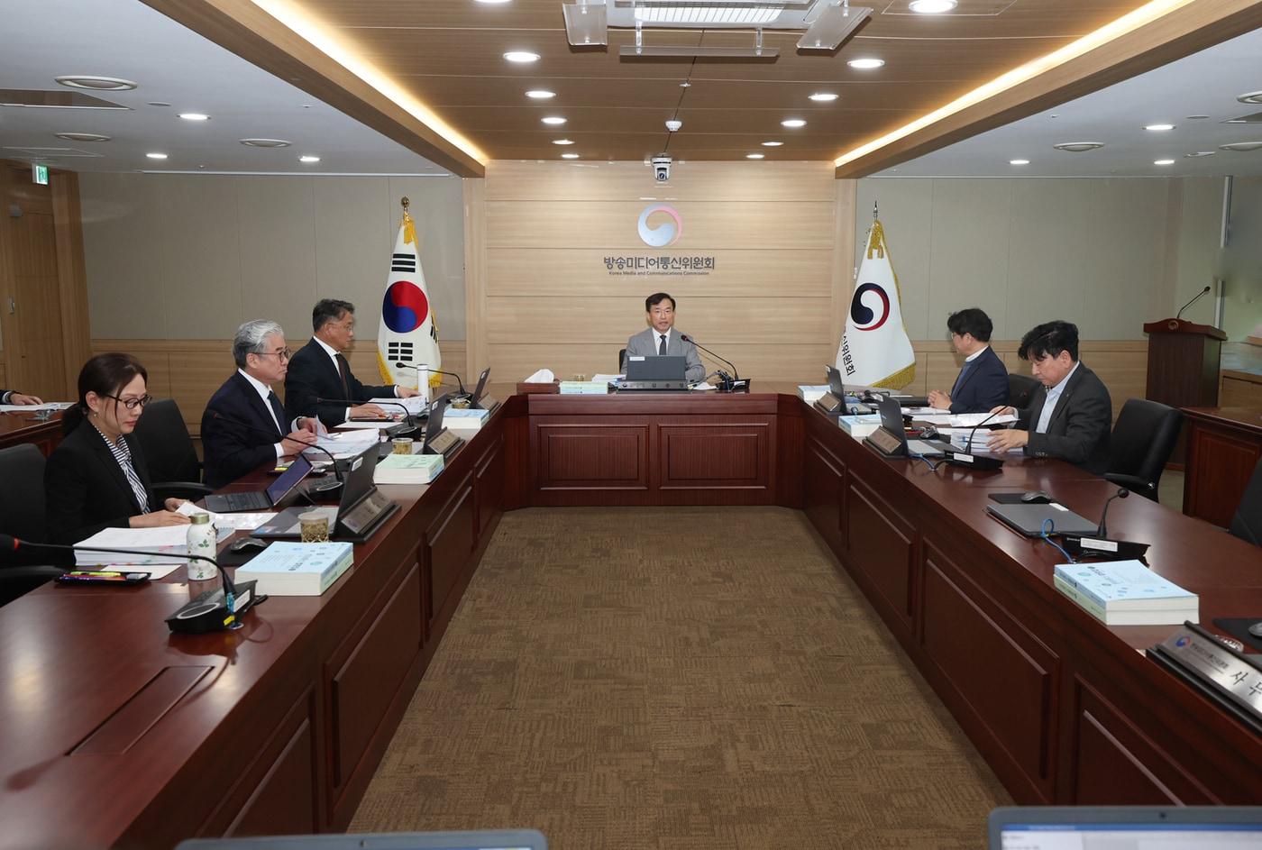 본문 이미지 - 28일 오후 과천정부청사에서 제46회 방미통위 전체회의가 열렸다.(방미통위 제공)