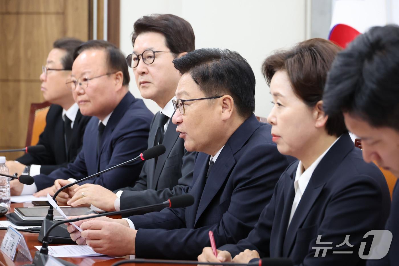 본문 이미지 - 정점식 원내대표를 비롯한 국민의힘 최고위원들이 29일 서울 여의도 국회에서 열린 최고위원회의에 발언하고 있다. 2026.10.29 ⓒ 뉴스1 신웅수 기자