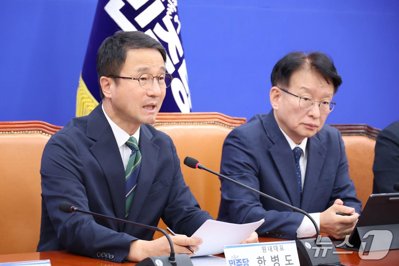 본문 이미지 - 한병도 더불어민주당 원내대표가 29일 서울 여의도 국회에서 열린 정책조정회의에서 발언하고 있다. 2026.10.29 ⓒ 뉴스1 신웅수 기자