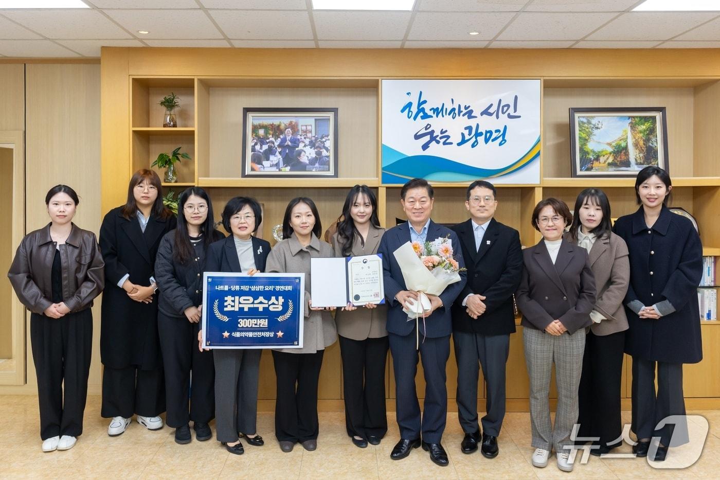 본문 이미지 - 광명시 어린이·사회복지급식관리지원센터 소속 오색채움단.(광명시 제공)
