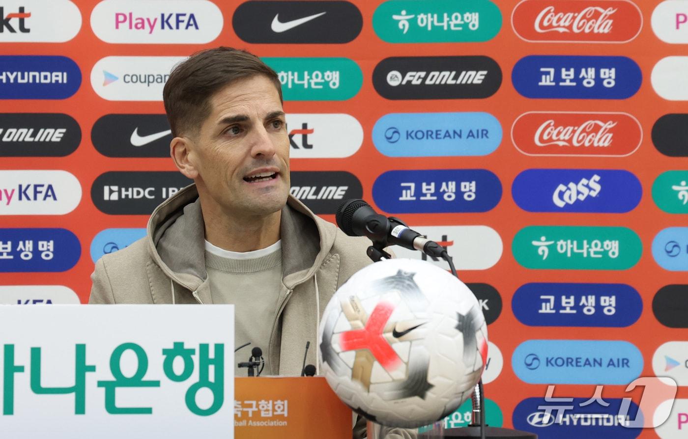 본문 이미지 - 로베르트 모레노 한국 남자 축구 대표팀 감독.  ⓒ 뉴스1 김기남 기자