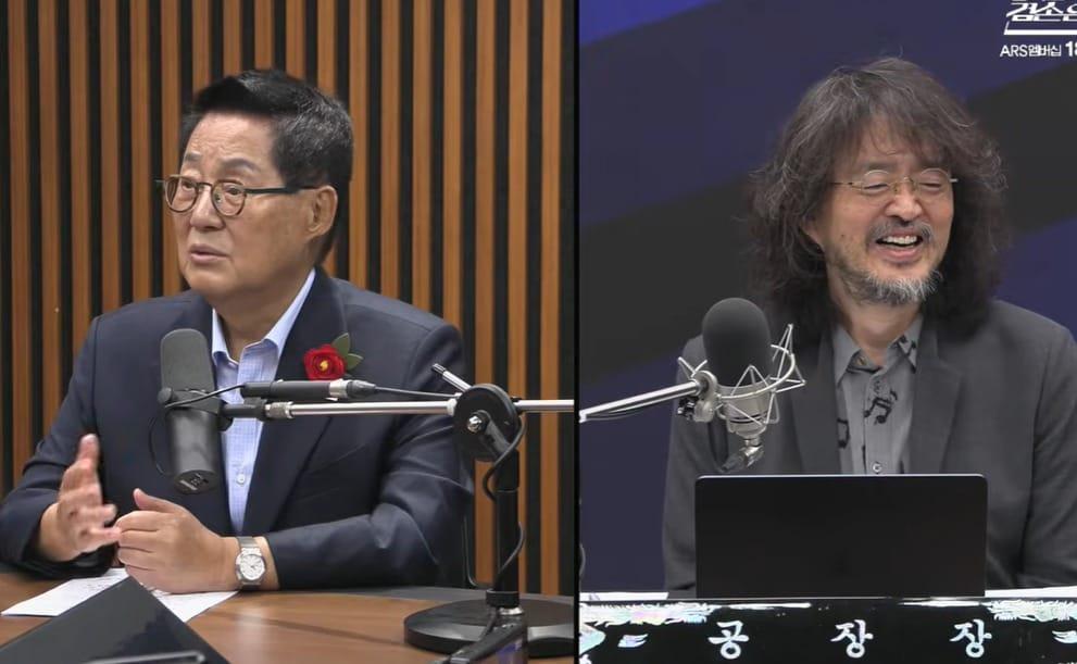 본문 이미지 - 박지원 더불어민주당 의원이 29일 유튜브 채널 '김어준의 겸손은 힘들다 뉴스공장'에서 조희대 대법원장 탄핵 시기와 속도에 대해 이야기하고 있는 모습. (유튜브  갈무리. 재판매 및 DB 금지) ⓒ 뉴스1 