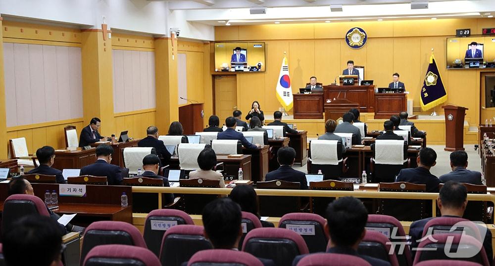 본문 이미지 - 29일 충남 서산시의회 본회의장 제316회 임시회 제5차 본회의 모습(서산시의회 제공. 재판매 및 DB 금지)