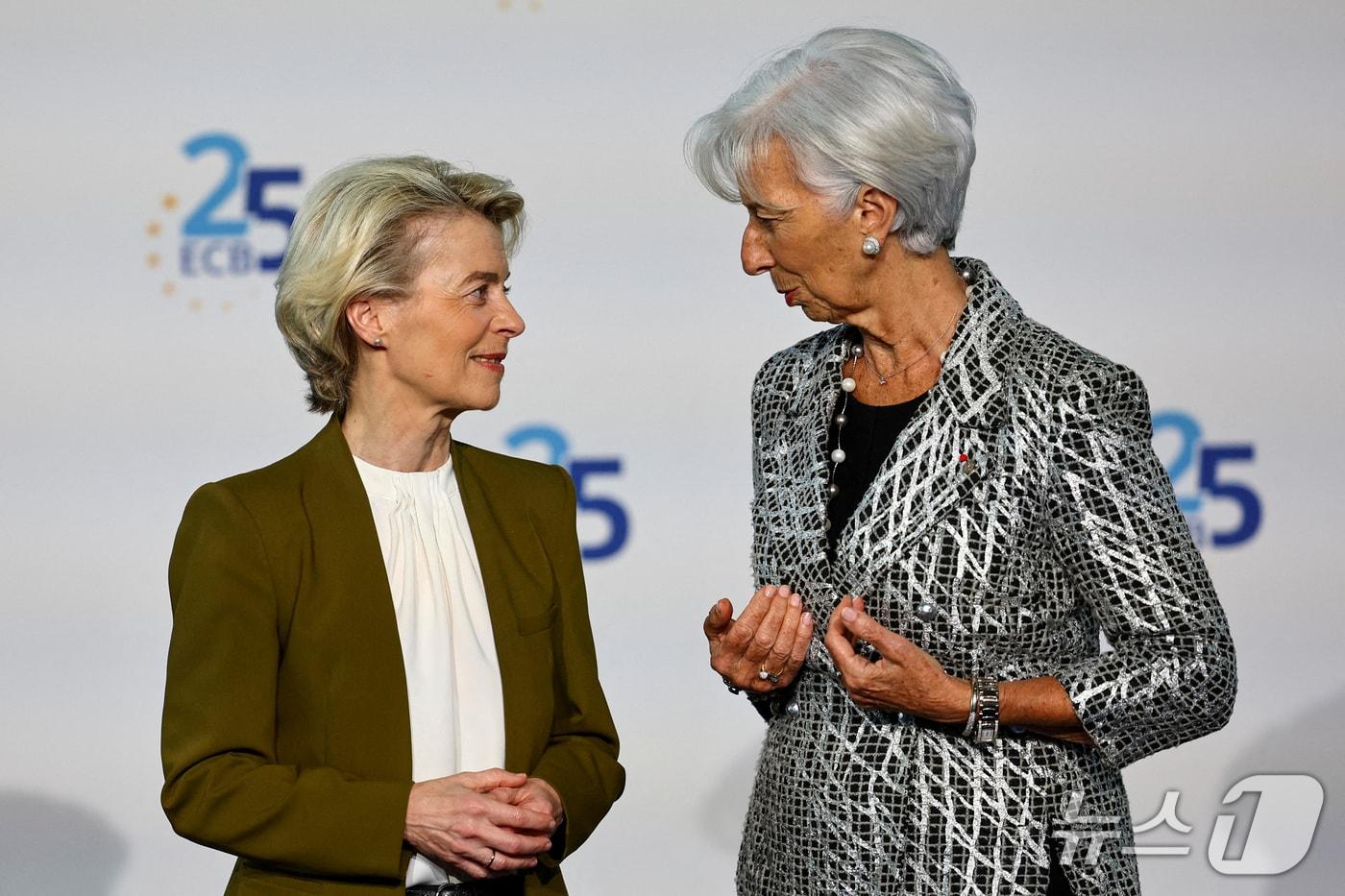 본문 이미지 - 폰데어라이엔 EU 집행위원장과 라가르드 ECB 총재. 2023.05.24 ⓒ 로이터=뉴스1