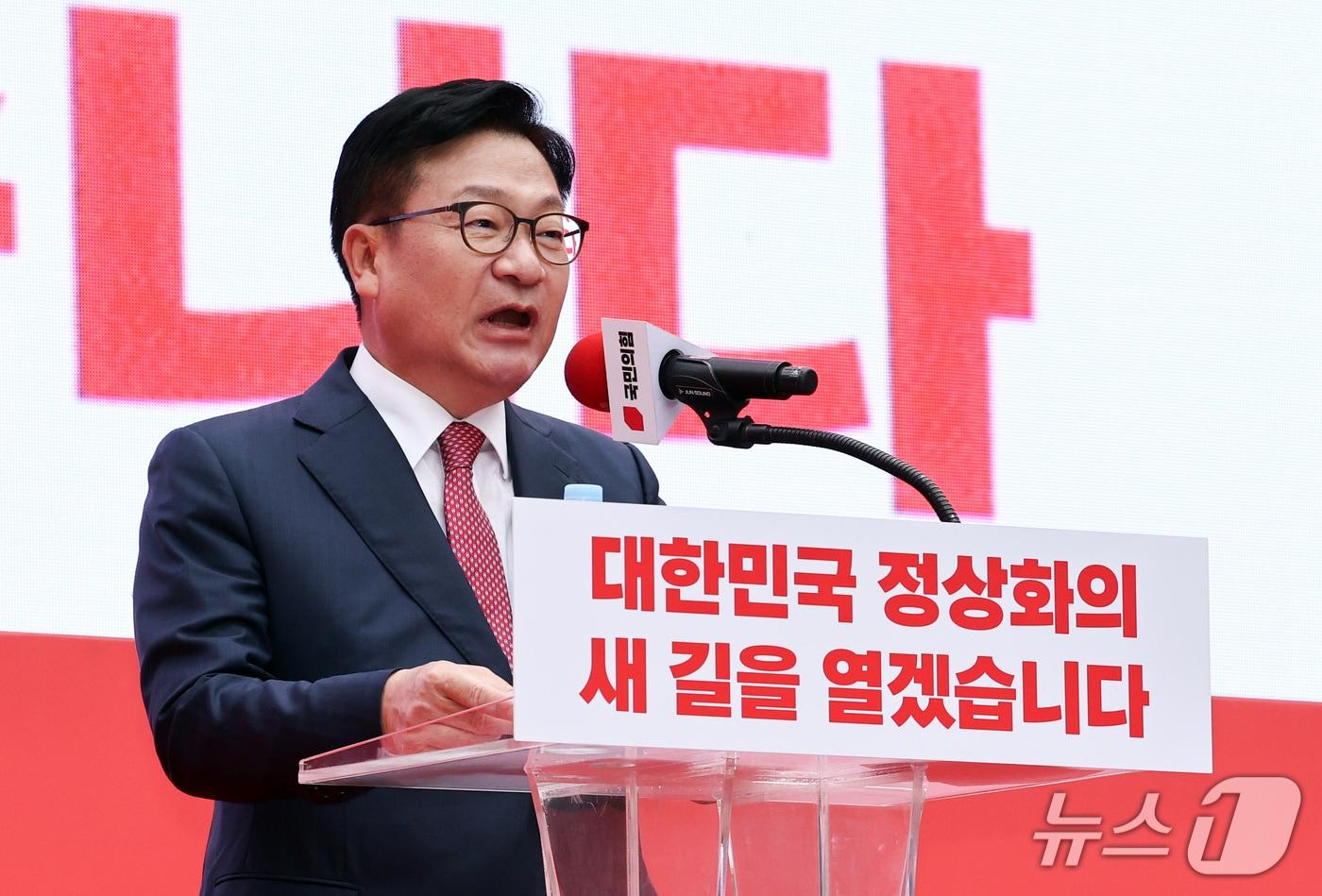 본문 이미지 - 정점식 국민의힘 원내대표가 3일 오후 서울 중구 숭례문 앞에서 열린 민생회복·안보수호 국민행동대회에서 연설을 하고 있다. 2026.10.3 ⓒ 뉴스1 최지환 기자