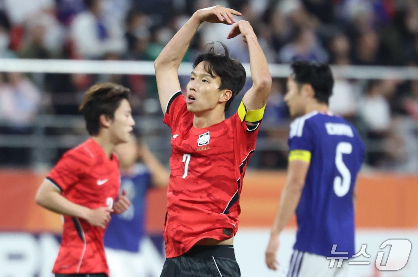 본문 이미지 - 3일 일본 아이치현 도요타 스타디움에서 열린 2026 아이치·나고야 아시안게임 축구 결승전 대한민국과 일본의 경기, 대한민국 엄지성이 선제골을 넣은뒤 세리머니를 하고 있다. 2026.10.3 ⓒ 뉴스1 김도우 기자