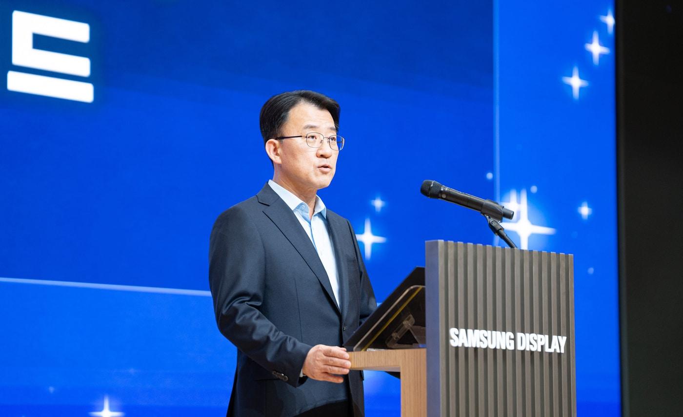 본문 이미지 - 이청 삼성디스플레이 사장이 창립 14주년 기념식에서 발언을 하고 있다.(삼성디스플레이 제공)/뉴스1