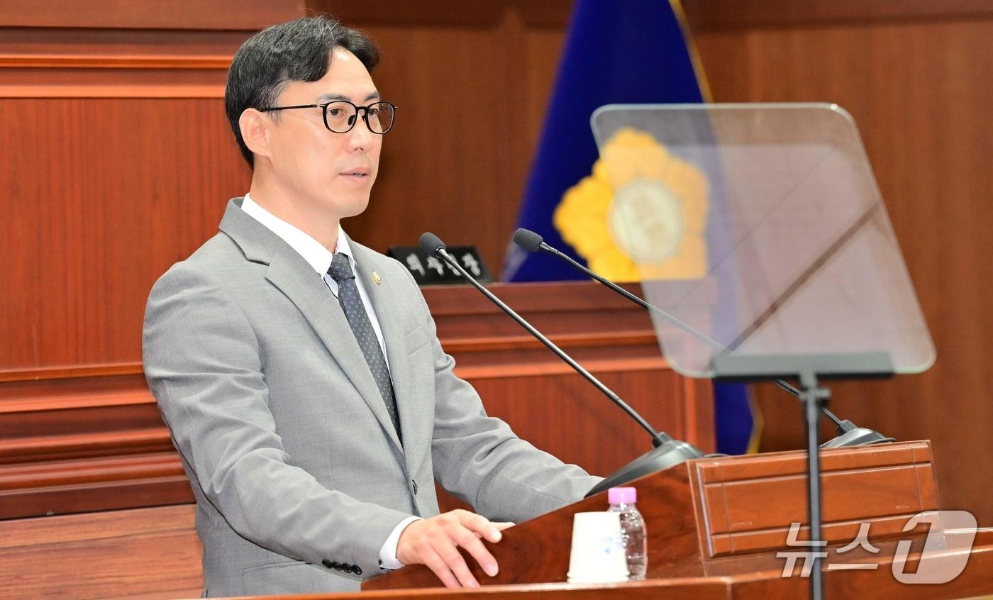 본문 이미지 - 송치종 김천시의원이 30일 열린 임시회에서 5분 자유발언을 하고 있다.(김천시의회 제공. 재판매 및 DB 금지) ⓒ 뉴스1 정우용 기자