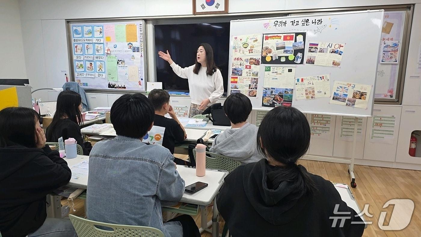 본문 이미지 - 이주배경학생을 대상으로 한 수업 모습. (대구교육청 제공. 재판매 및 DB 금지)/뉴스1