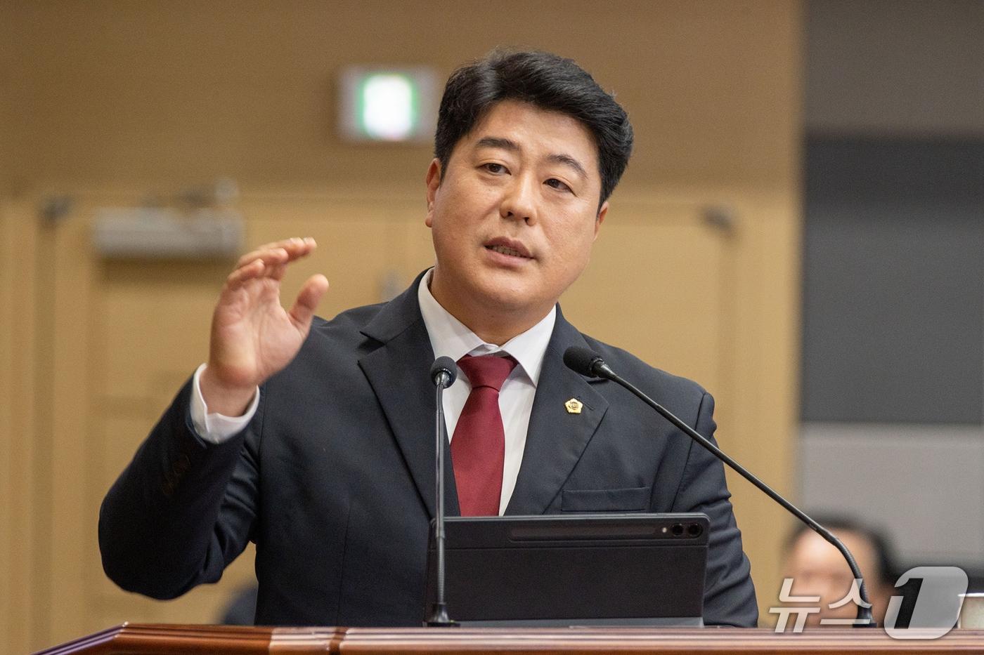 본문 이미지 - 손희권 경북도의원이 농어촌 기본소득 확대를 앞두고 정책효과와 지방재정 부담, 지역 간 형평성을 먼저 검증해야 한다는 신중론을 제기했다.(경북도의회 제공. 재판매 및 DB 금지) 2026.10.4 ⓒ 뉴스1 김대벽 기자