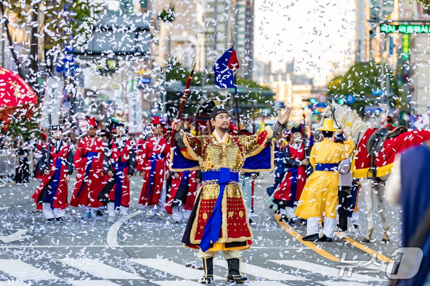 본문 이미지 - 2026 정조대왕 능행차 행렬. (수원시 제공. 재판매 및 DB 금지) 2026.10.5/뉴스1