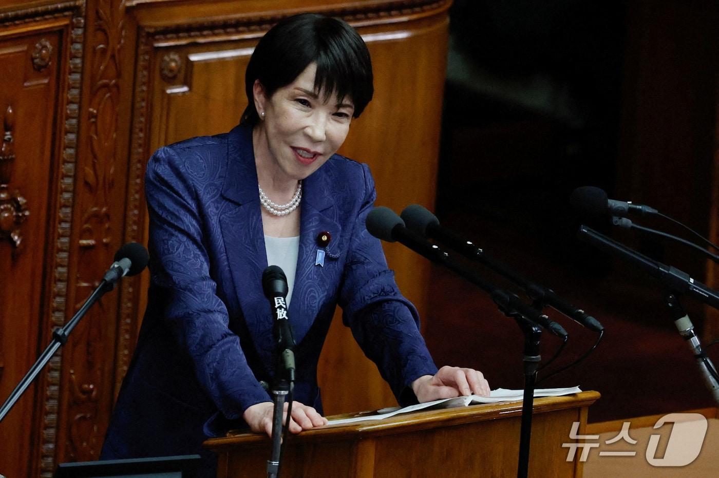 본문 이미지 - 다카이치 사나에 일본 총리가 5일 일본 도쿄 국회에서 소신표명 연설을 하고 있다. 2026.10.05 ⓒ 로이터=뉴스1