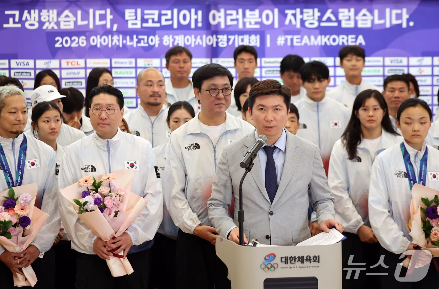 본문 이미지 - 유승민 대한체육회장이 5일 오후 인천국제공항 제2터미널에서 열린 2026 아이치·나고야 아시안게임에 출전한 대한민국 국가대표 선수단 해단식에서 환영사를 하고 있다. 대한민국 선수단은 이번 대회에서 금메달 39개, 은메달 43개, 동메달 68개를 따내며 중국, 일본에 이어 종합 3위를 기록했다. 2026.10.5 ⓒ 뉴스1 김진환 기자