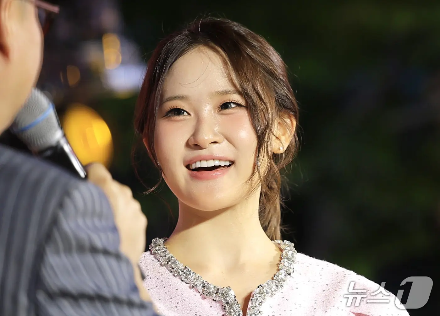 본문 이미지 - 김다현이 부산국제영화제 전야제 무대에 올라 MC로 팬들과 특별한 시간을 보냈다ⓒ 뉴스1 권현진 기자