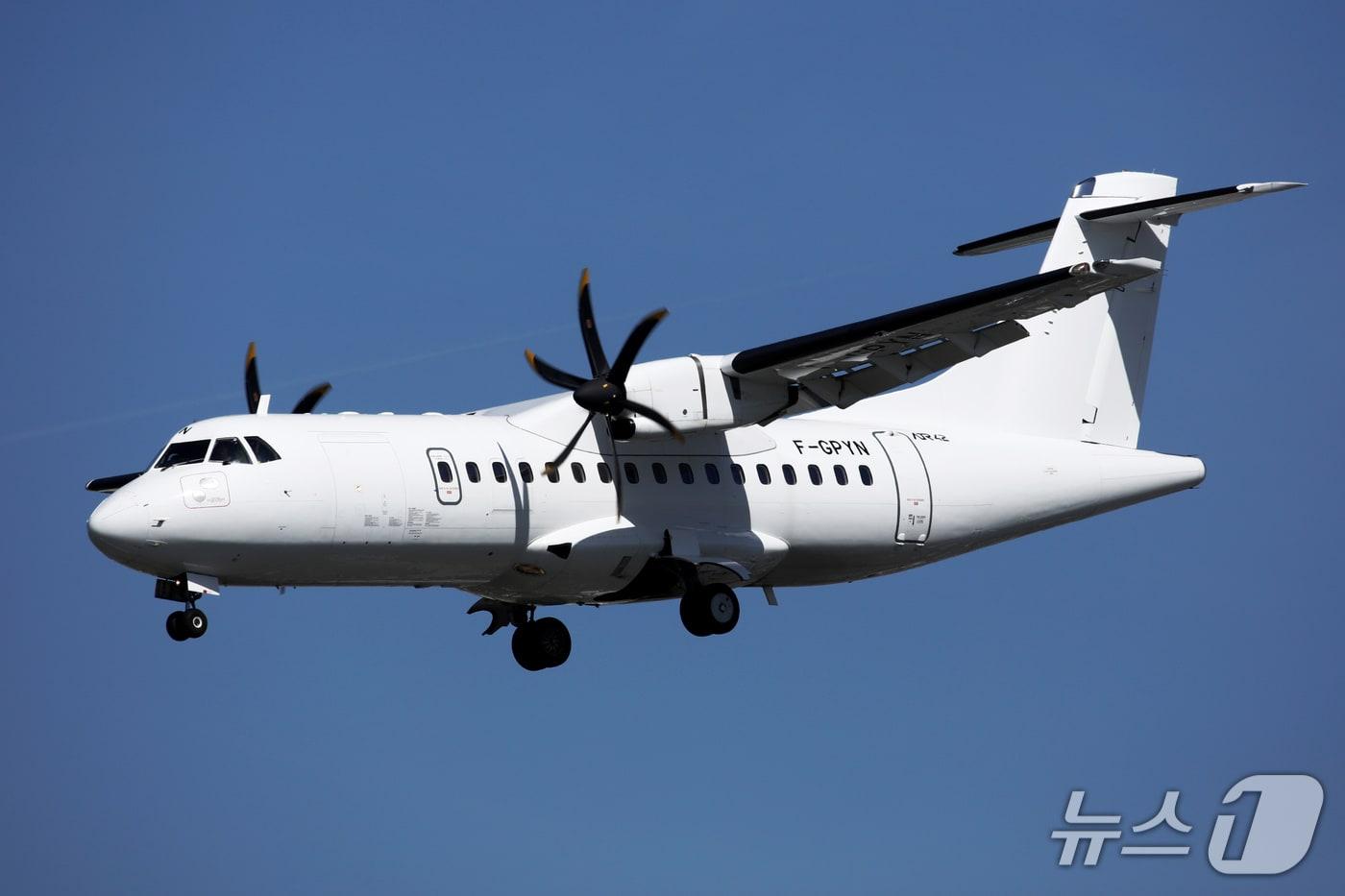 본문 이미지 - ATR-42 항공기 자료사진. 2019.9.6 ⓒ 로이터=뉴스1
