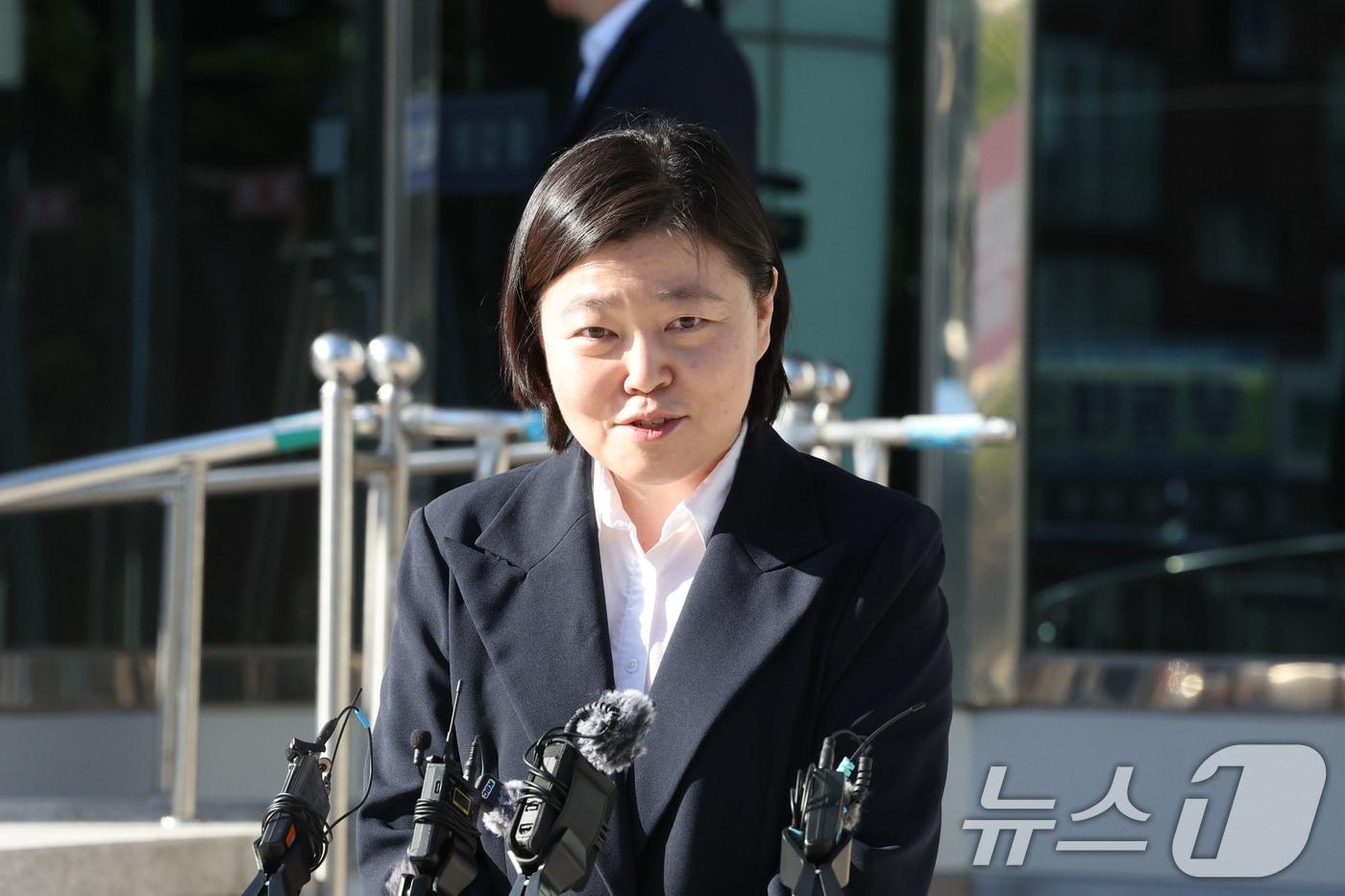 본문 이미지 - 임은정 광주지방중대범죄수사청장이 6일 오전 전남광주 북구 중흥동 청사에서 도어스테핑하며 취재진의 질문에 답하고 있다. 2026.10.6 ⓒ 뉴스1 박지현 기자