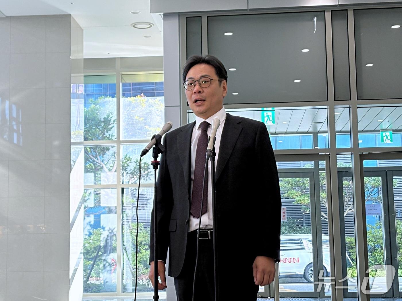 본문 이미지 - 김기욱 초대 부산지방중대범죄수사청장이 6일 오전 부산 강서구 명지동 부산중수청 청사에서 첫 출근길 도어스테핑을 하고 있다. 2026.10.6 ⓒ 뉴스1 박서현 기자