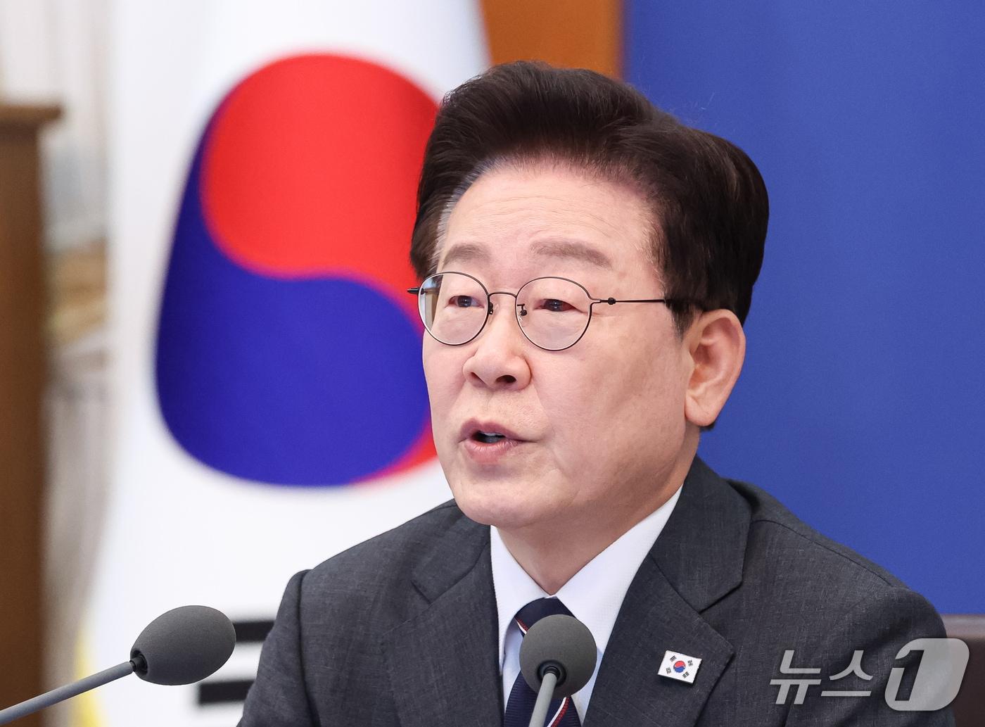 본문 이미지 - 이재명 대통령이 6일 청와대에서 열린 국무회의에서 발언을 하고 있다. 2026.10.6 ⓒ 뉴스1 허경 기자
