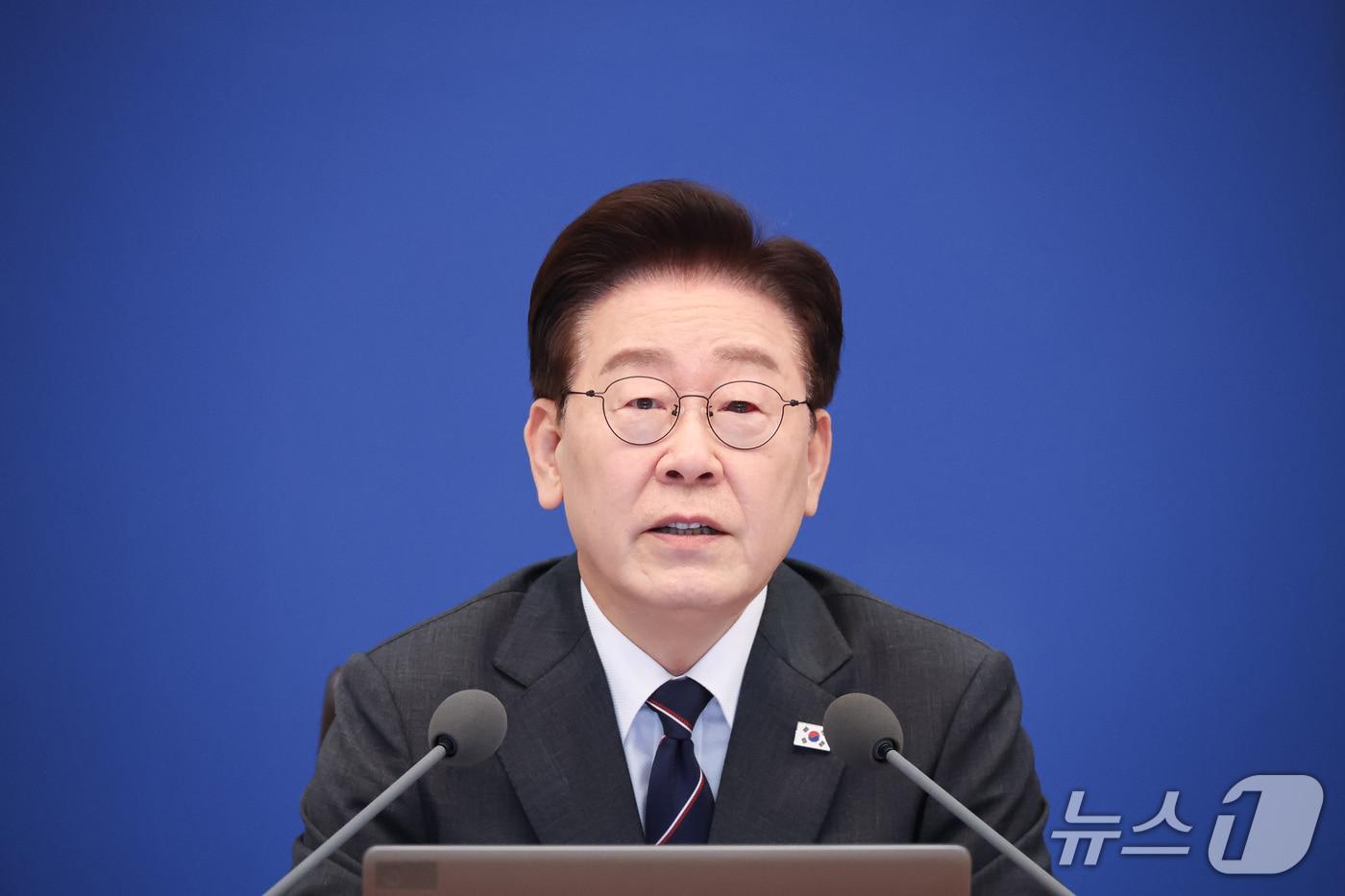 본문 이미지 - 이재명 대통령이 6일 청와대에서 열린 국무회의에서 발언을 하고 있다. 2026.10.6 ⓒ 뉴스1 허경 기자