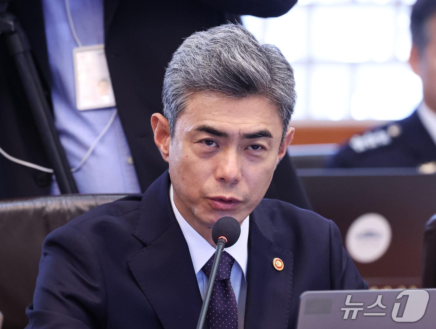 본문 이미지 - 강신철 국방부 장관이 6일 청와대에서 열린 국무회의에서 발언을 하고 있다. 2026.10.6 ⓒ 뉴스1 허경 기자