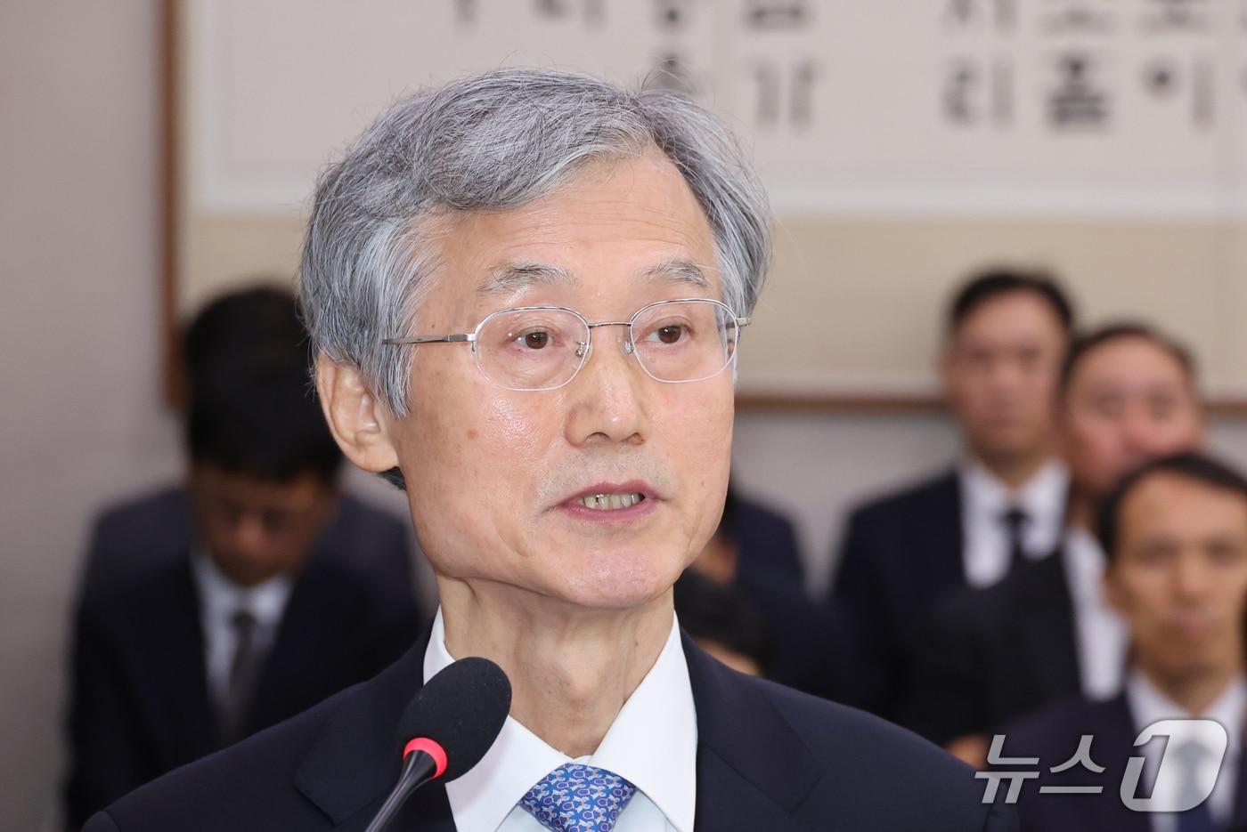 본문 이미지 - 조희대 대법원장이 6일 서울 여의도 국회에서 열린 법제사법위원회의 대법원 등에 대한 국정감사에 출석해 인사말을 하고 있다. 2026.10.6 ⓒ 뉴스1 신웅수 기자