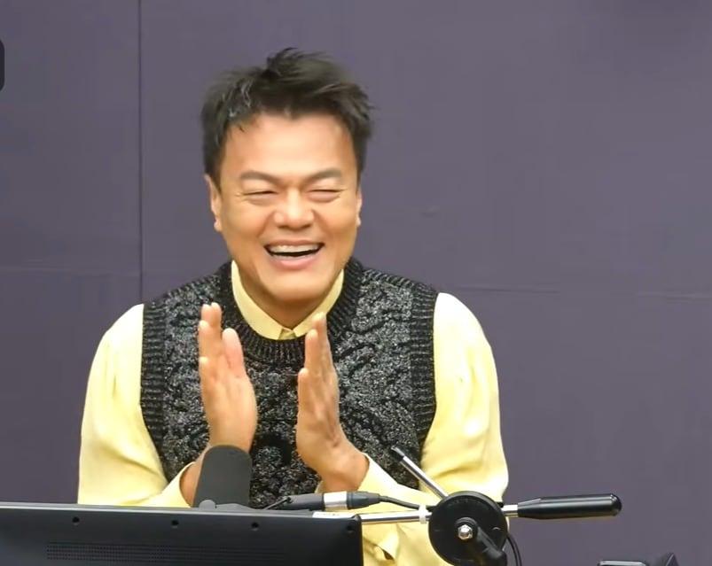 본문 이미지 - 박진영  대중문화교류위원회 공동위원장이 6일 SBS라디오 '김태현의 정치쇼'에서 국정감사 증인 출석을 자처한 이유를 설명하고 있다 .(유튜브 갈무리. 재판매 및 DB 금지) ⓒ 뉴스1