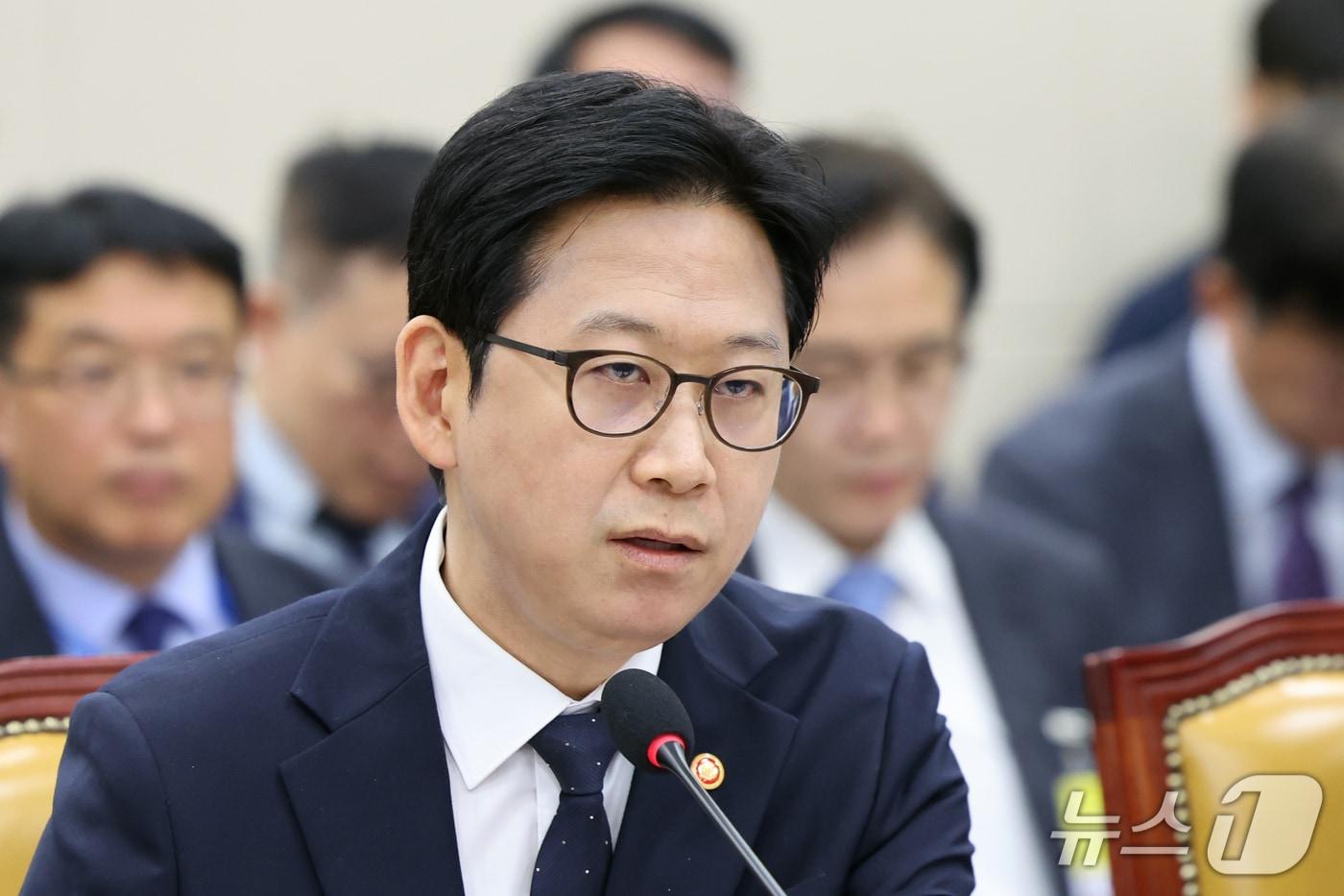 본문 이미지 - 배경훈 부총리 겸 과학기술정보통신부 장관이 6일 서울 여의도 국회 과학기술정보방송통신위원회에서 열린 과기부 등에 대한 국정감사에서 의원 질의에 답하고 있다. 2026.10.6 ⓒ 뉴스1 황기선 기자