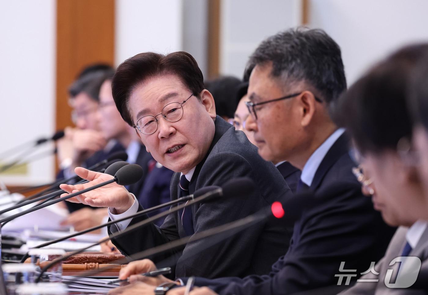 본문 이미지 - 이재명 대통령이 6일 청와대에서 열린 국무회의에서 발언을 하고 있다. 2026.10.6 ⓒ 뉴스1 허경 기자