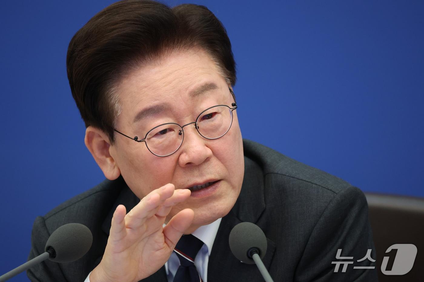 본문 이미지 - 이재명 대통령이 6일 청와대에서 열린 국무회의에서 발언을 하고 있다. 2026.10.6 ⓒ 뉴스1 허경 기자